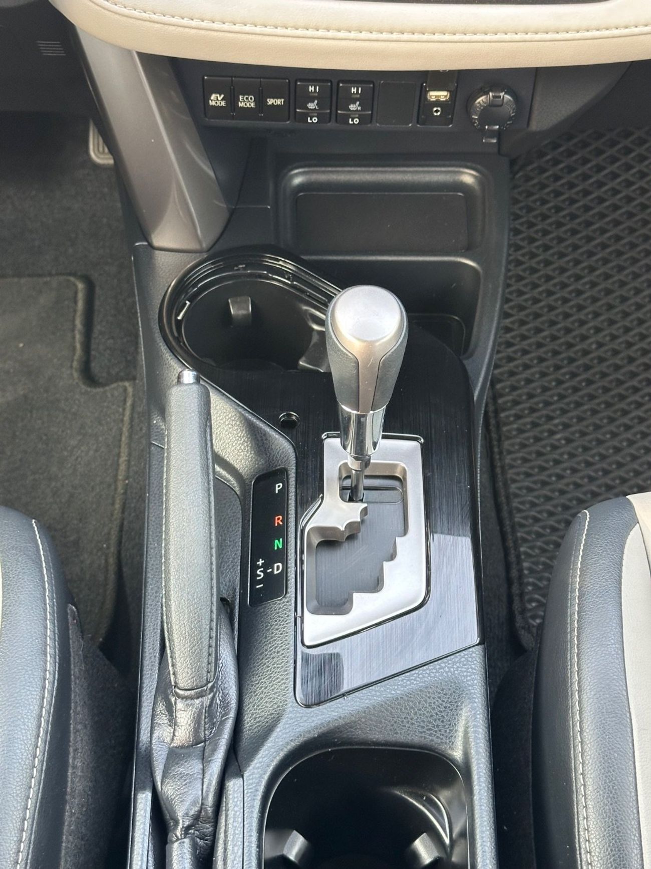 Toyota RAV4 Limited Hybrid Full Option 2018