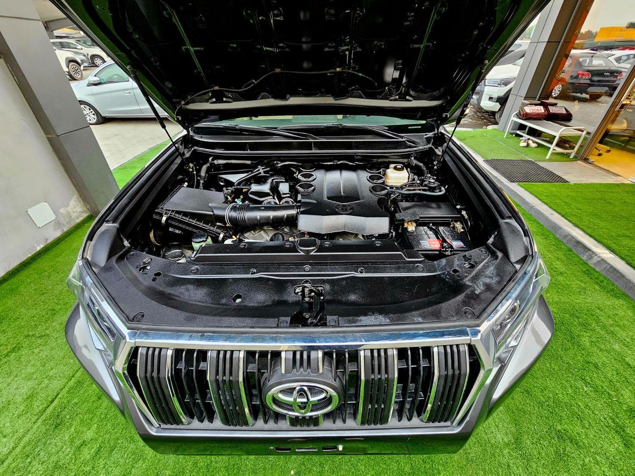 Toyota Prado VXR/ SUNROOF/ LEATHER ELECTRIC SEATS/ FULL OPTION/ LOW MILEAGE