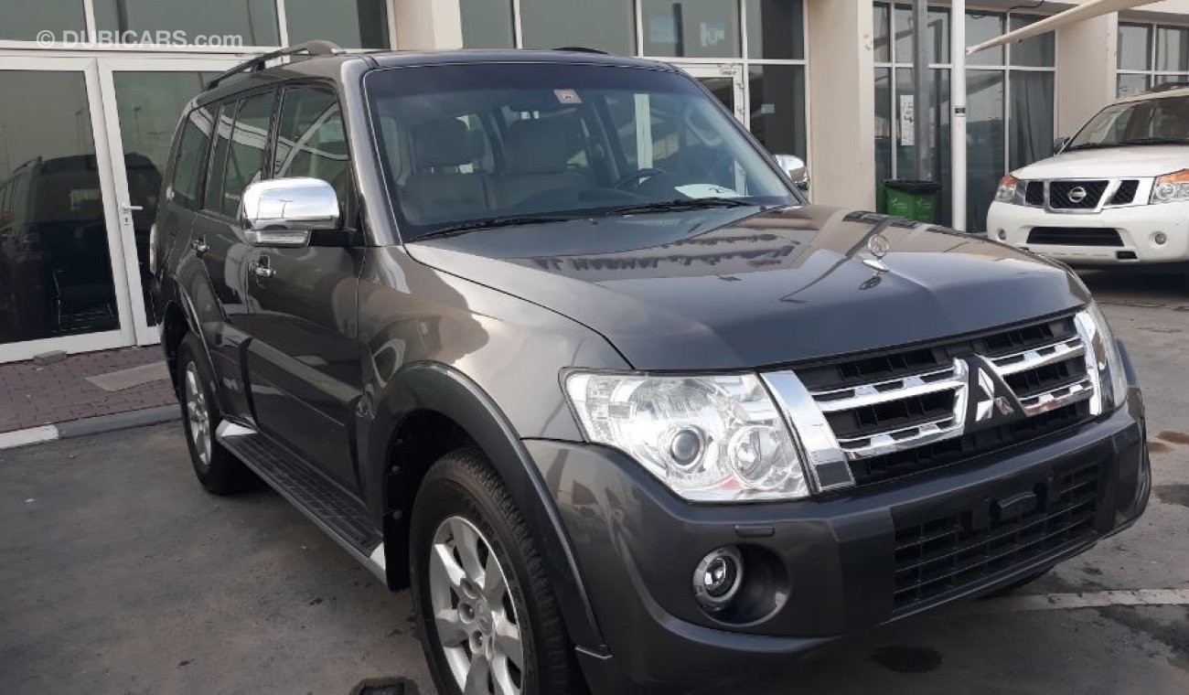 Mitsubishi Pajero 2013 Gulf Specs Full options Sunroof Leather interiors