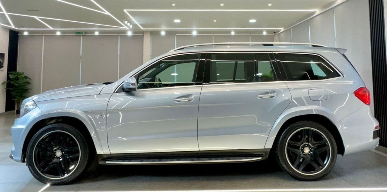 Mercedes-Benz GL 500 Std 4.7L AMG MERCEDES GL500 V8 || GCC || ACCIDENT FREE || AMAZING CONDITION II FULLY LOADED || LOW M