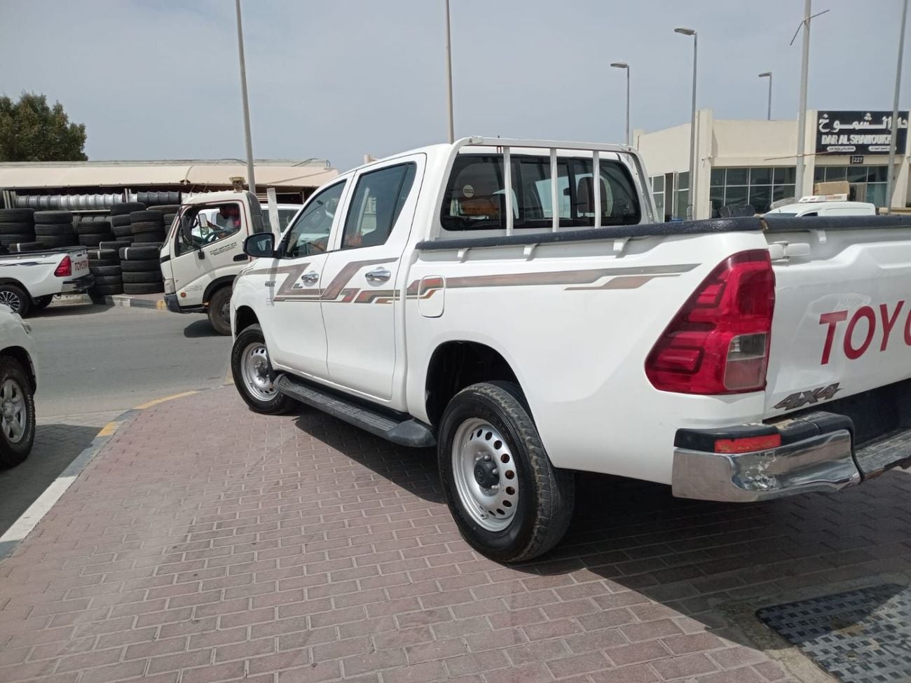 Toyota Hilux DC 2.4L 4WD DIESEL MANUAL TRANSMISSION
