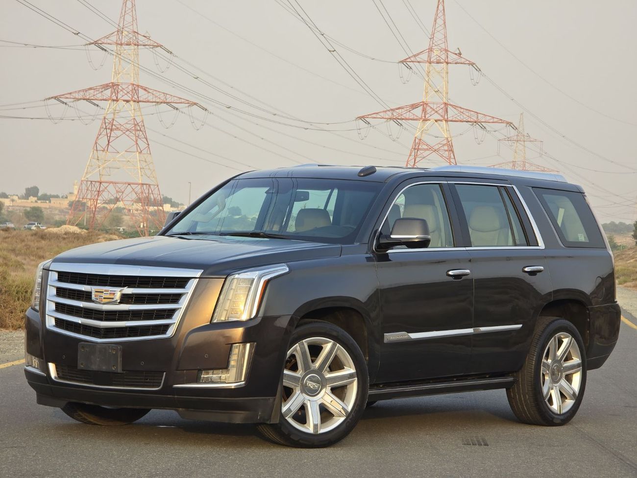 Cadillac Escalade Premium 6.2L CADILLAC ESCALADE 2015 GCC FULL OPITION // PERFECT CONDITION