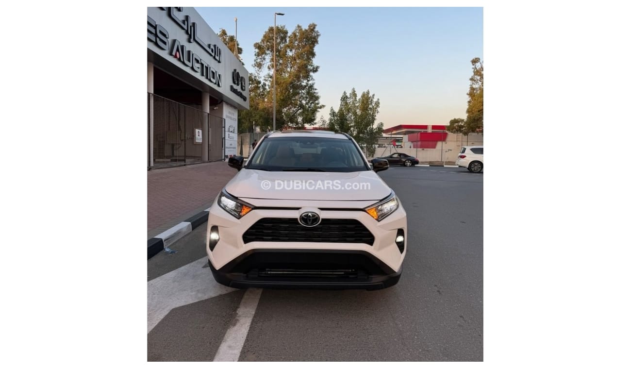 Toyota RAV4 2020 XLE SUNROOF PUSH START 4x4 - 2.5L USA IMPORTED