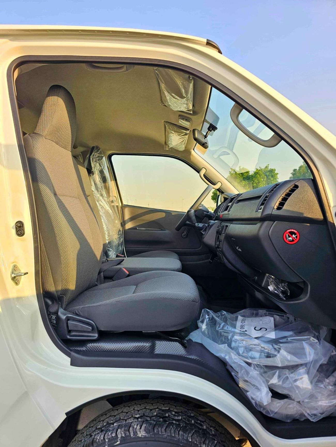 Toyota Hiace STANDARD ROOF / M/T / 2.5L DIESEL / 15 SEATER (CODE # HDSTD25)