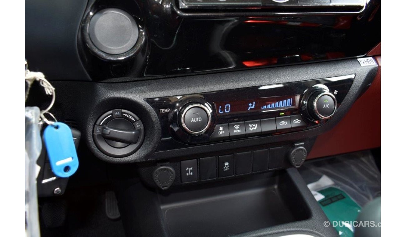 تويوتا هيلوكس Double Cab Pickup SR5 2.4L Diesel 4x4 Manual Transmission