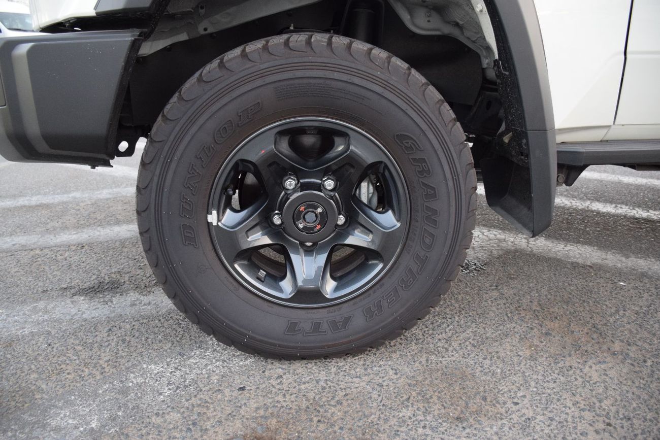 Toyota Land Cruiser Pick Up 4x4 Diesel 2.8L (Right hand)