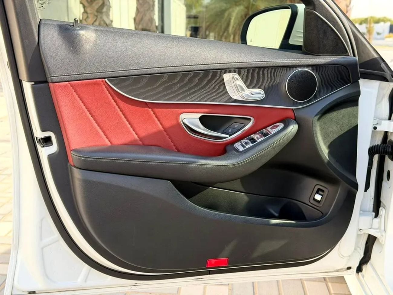 Mercedes Benz C200 MERCEDES C200 - MODEL - GCC SPECS - NO ACCIDENT - FULL SERVICE HISTORY