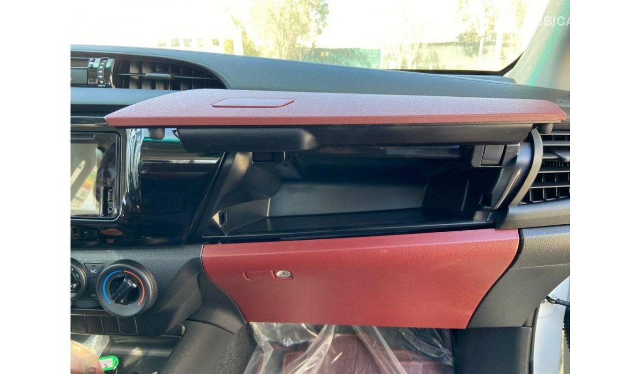 Toyota Hilux 22YM HILUX DC 2.4L 4x4 AT With Power windows