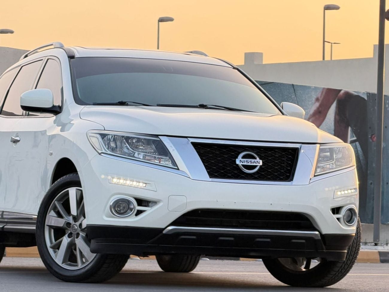 Nissan Pathfinder GCC spec, full options, panoramic sunroof