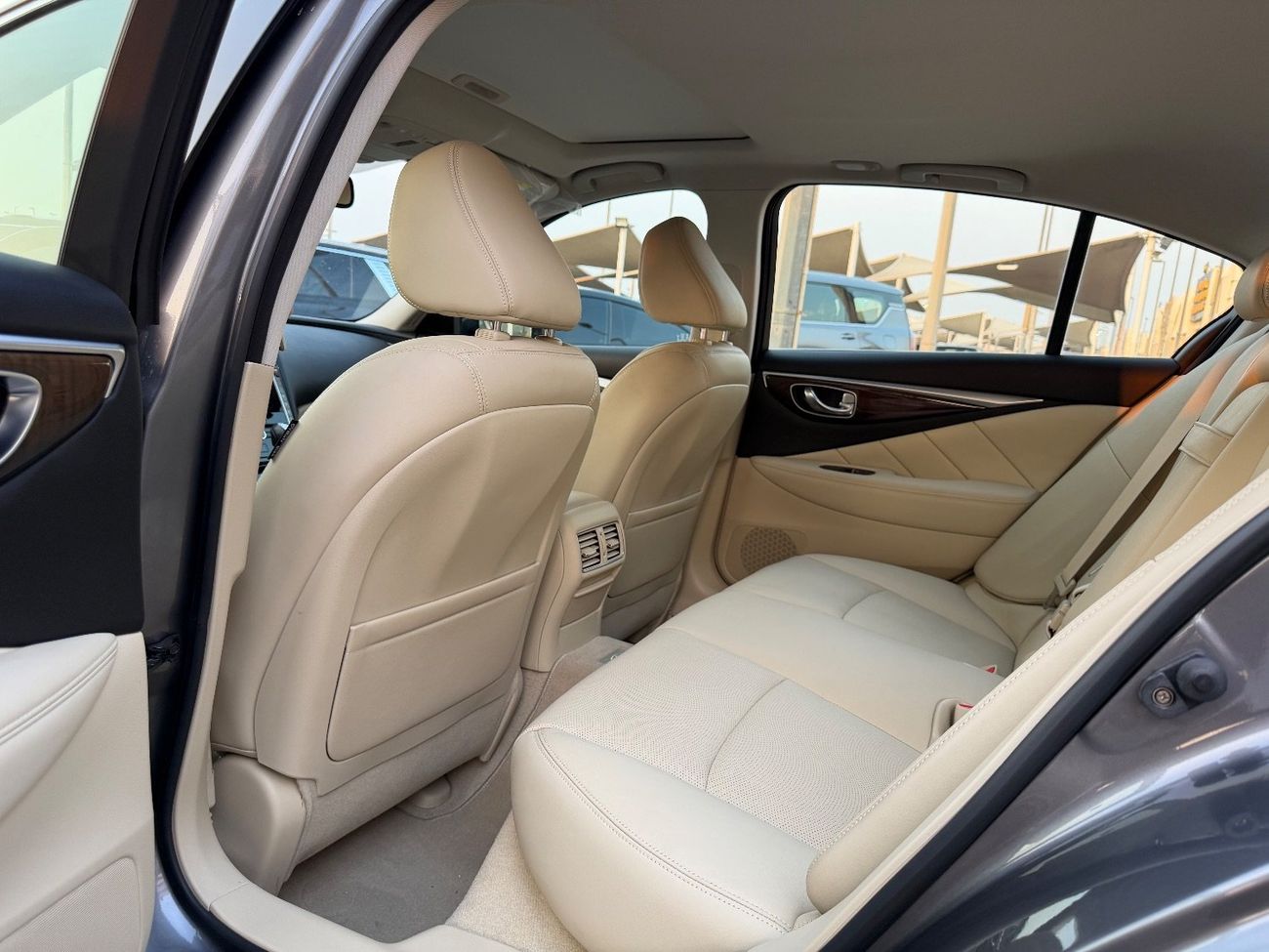 Infiniti Q50 Premium 3.7L