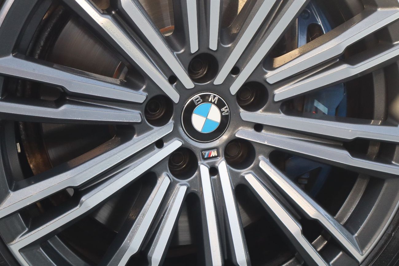 بي أم دبليو 330i M Sport 2.0L (258 HP)