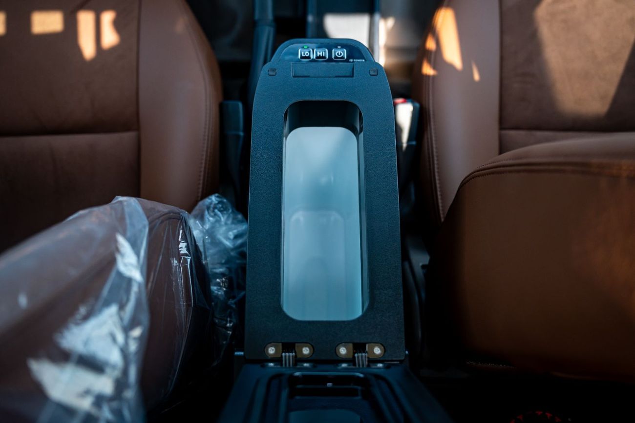 Toyota Land Cruiser Toyota Land Cruiser LC79  S-C (4.0L  Petrol  A-T M-2025