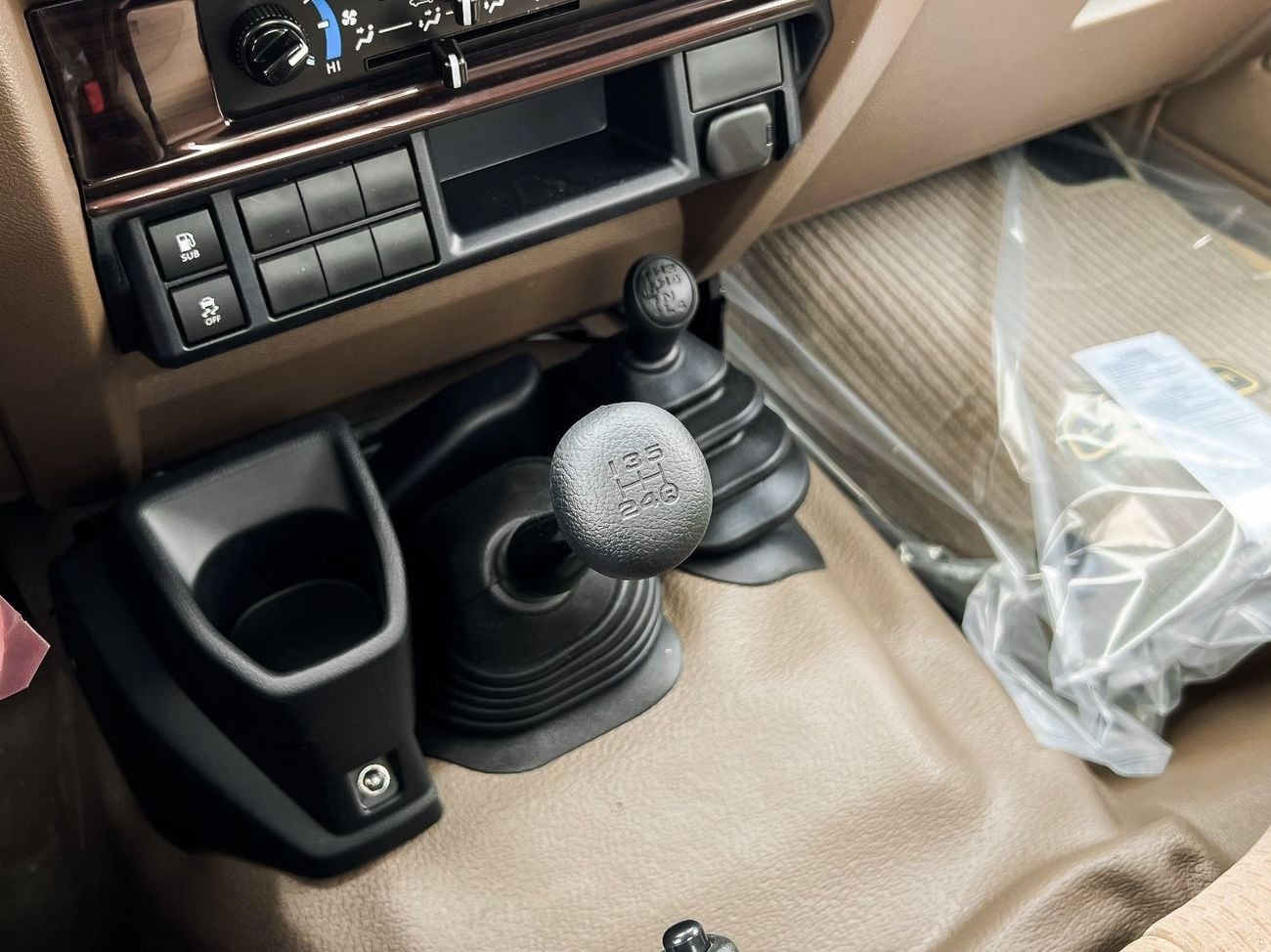 تويوتا لاند كروزر بيك آب EXPORT ONLY - Toyota LC79 SC STD 2.8L Petrol M/T