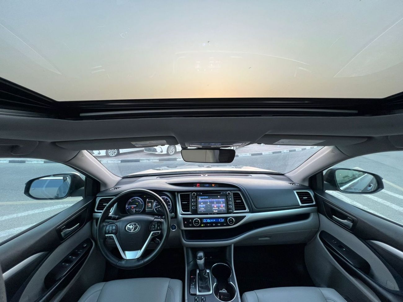 Toyota Highlander 2019 Toyota Highlander Hybrid XLE Full Option -3.5L V6-AWD 4x4 - Sunroof-Leather seat-Rear Camera -