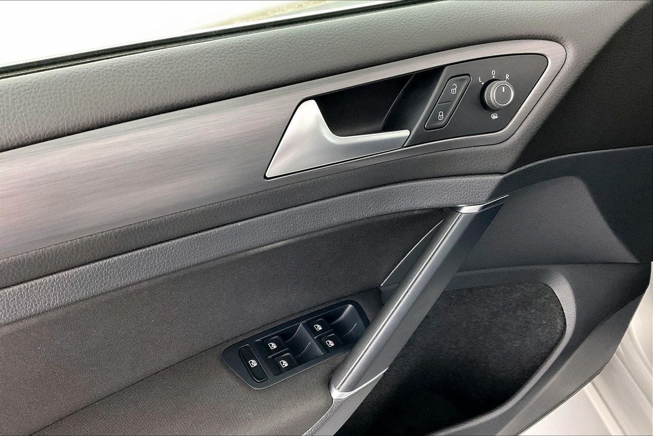 Volkswagen Golf SE| 1 year free warranty | Exclusive Eid offer