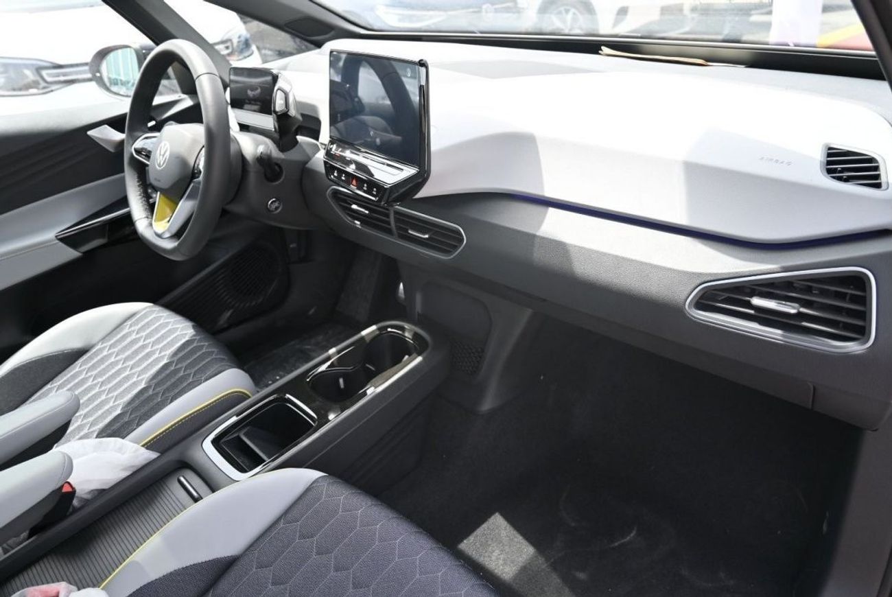 Volkswagen ID.3 Volkswagen ID 3 PRO, FWD, 5 Doors Electric Engine, 20 inch Alloy wheels, Close Panoramic Roof, Heads