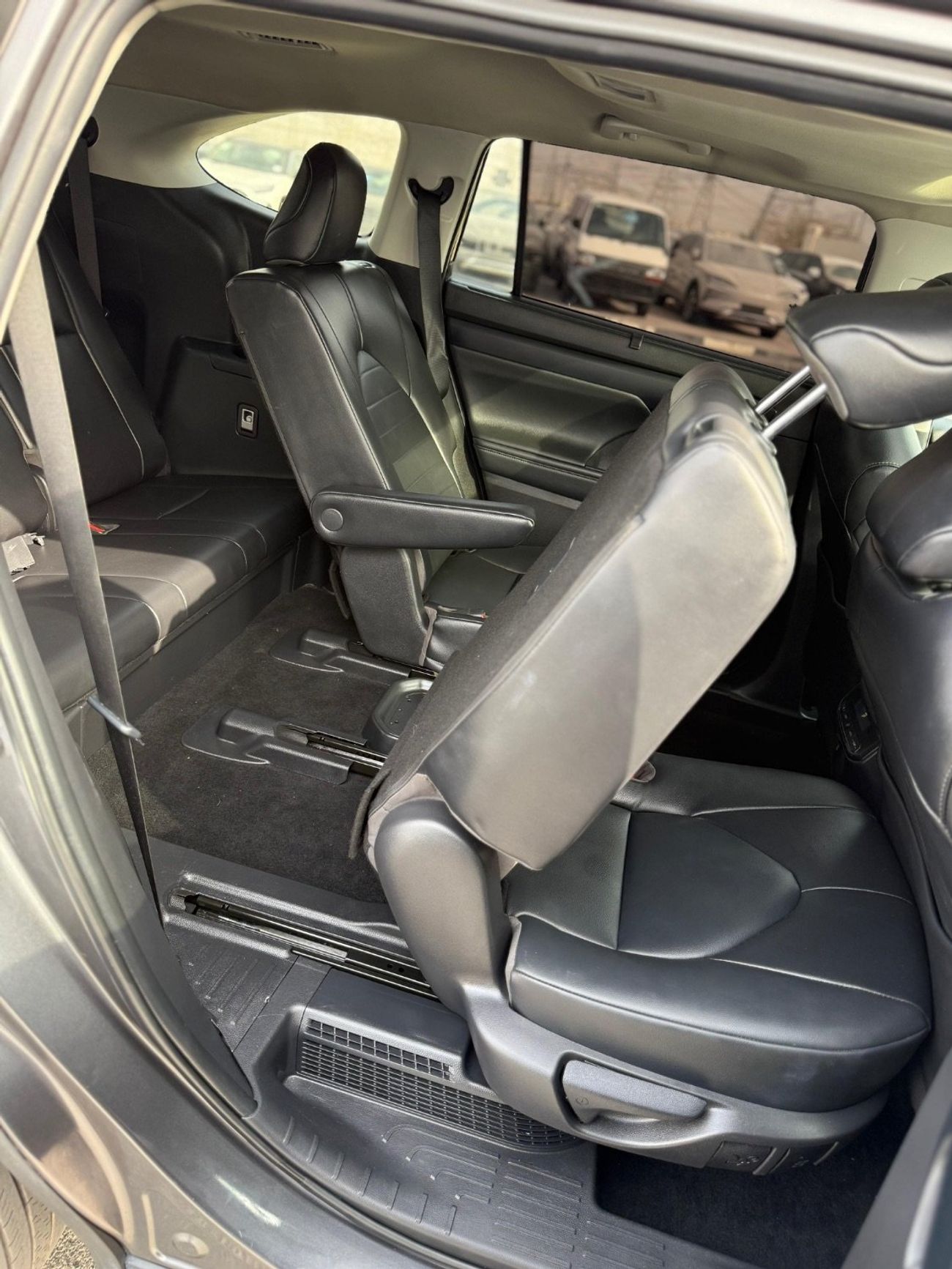 Toyota Highlander Hybrid XLE Full option Sunroof,leather seats