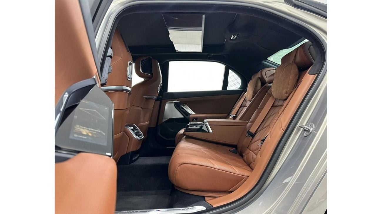 BMW 740Li 2023 BMW 740li M-Sport, Feb 2028 BMW Warranty + Service Pack, Full Options, Low Kms, GCC