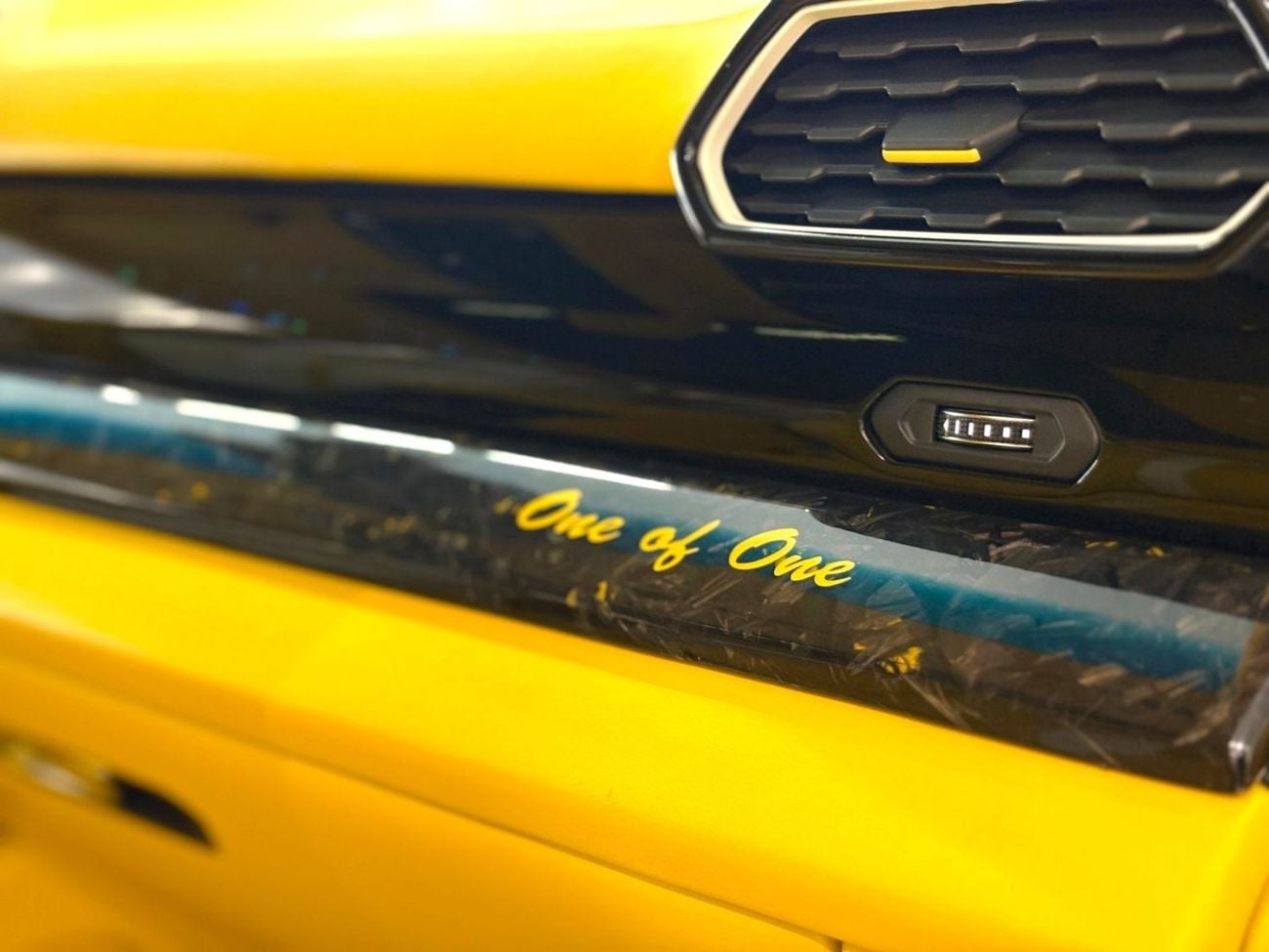 لامبورغيني اوروس STD AED 13,330 P.M | 0% DOWN PAYMENT | LAMBORGHINI URUS (VENATUS EVO S P900 KIT) | 4.0L TWIN-TURBO V
