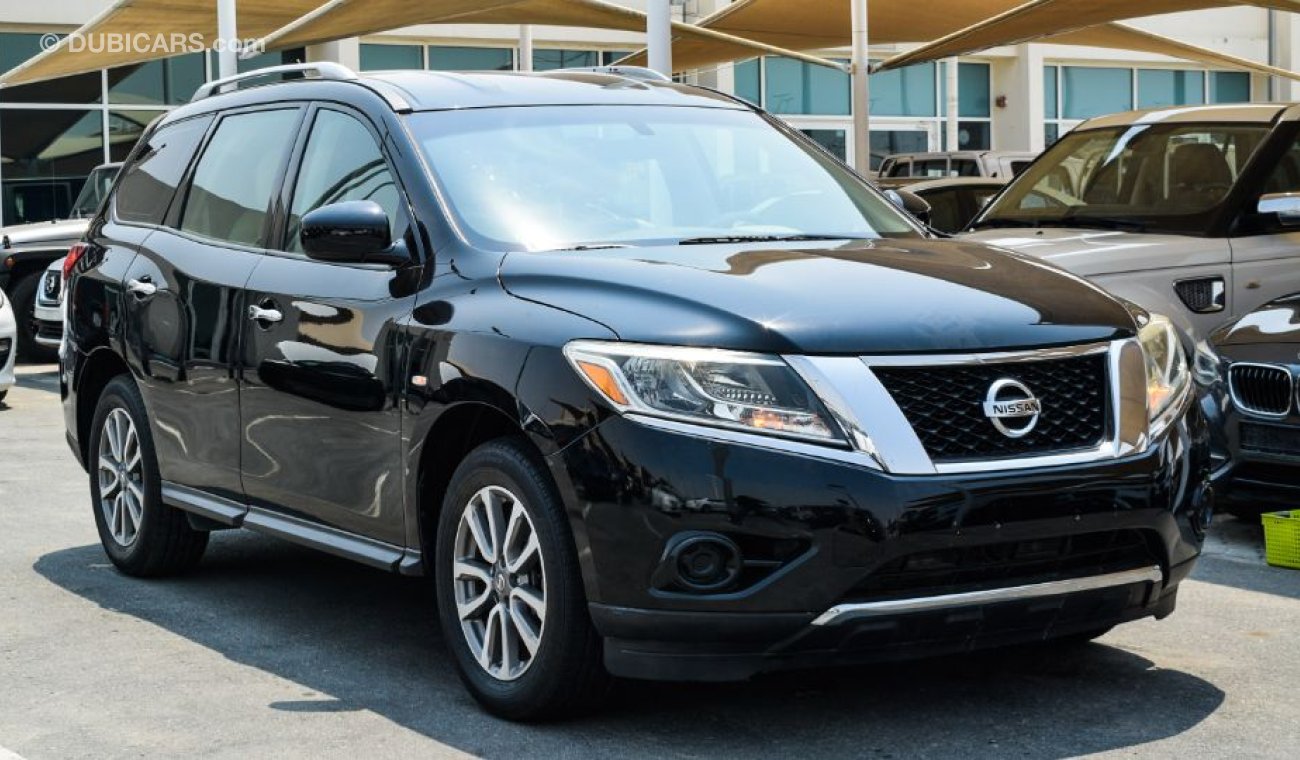 Nissan Pathfinder Nissan pathfinder 2014 GCC Specefecation Very Clean Inside And Out Side Without Accedent