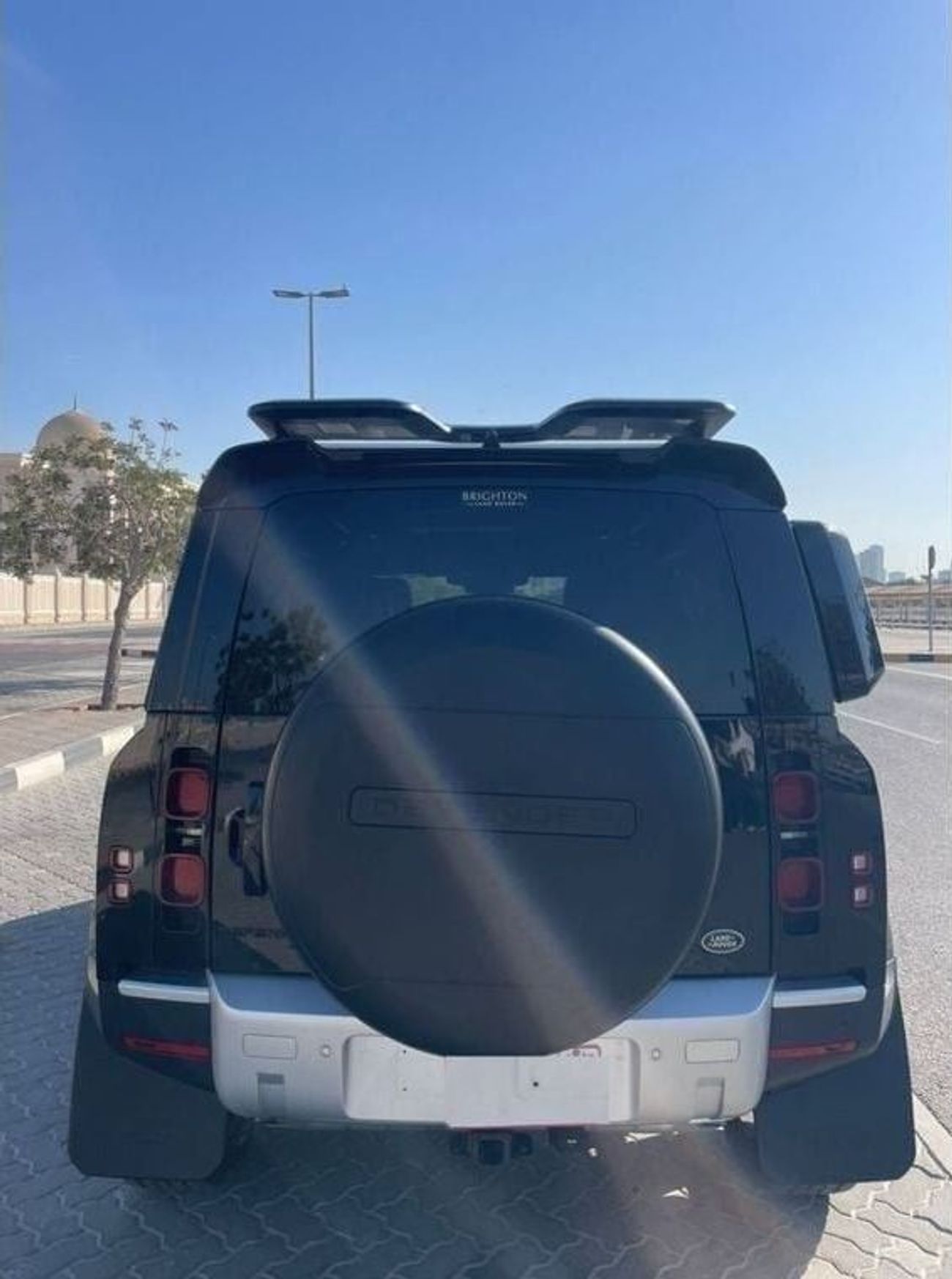 لاند روفر ديفندر LAND ROVER DEFENDER 3.0 LITER  RIGHT HAND DRIVE ONLE FOR EXPORT AVAILABLE