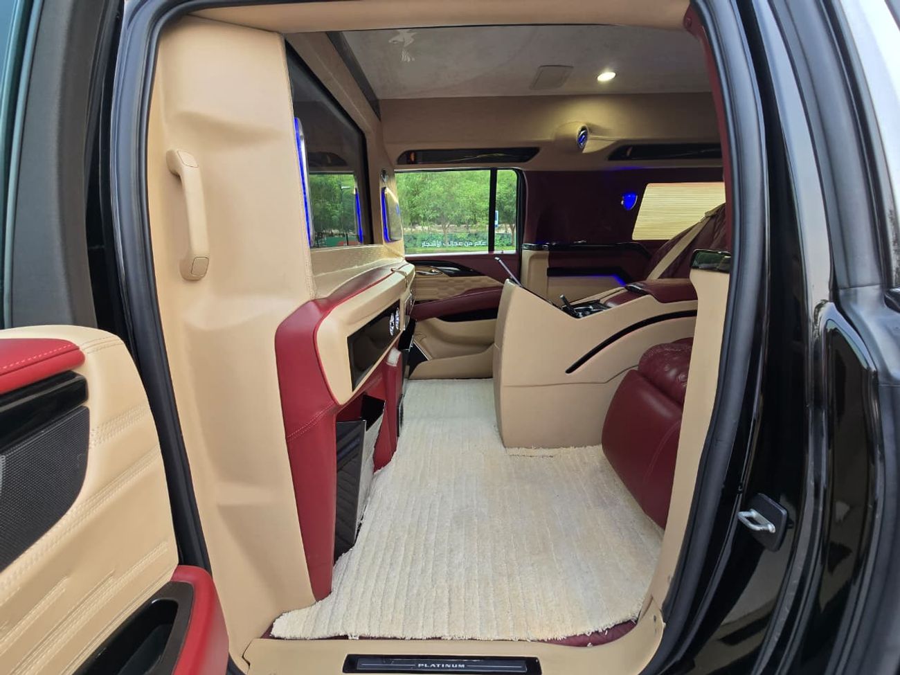 Cadillac Escalade PLATINUM 2018 VIP Edition GCC Specs | 2Keys | VIP seats | TV | Perfect condition