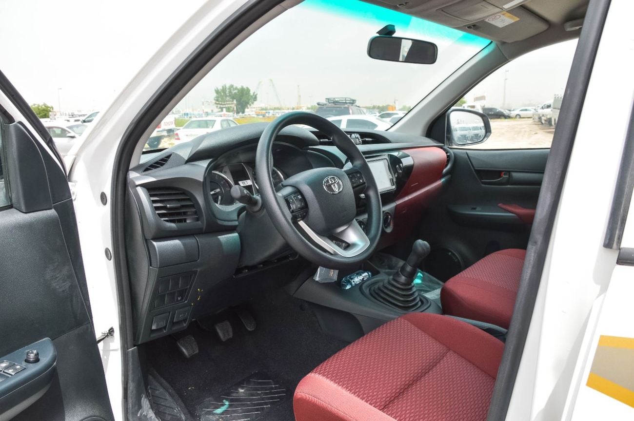 Toyota Hilux TOYOTA HILUX 2.7L RWD PETROL 4DOOR MT PICKUP 2025