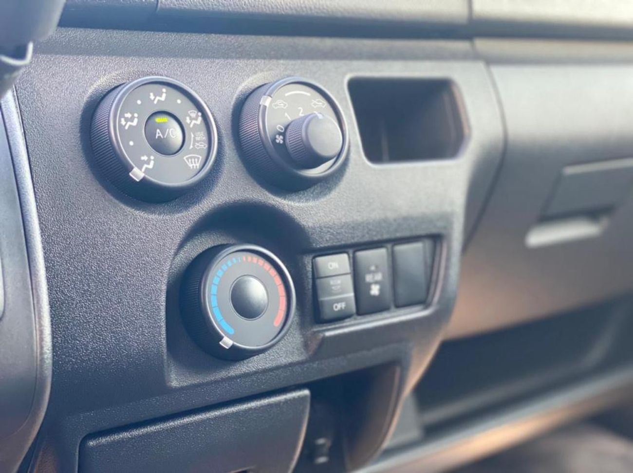 Toyota Hiace Standard Roof 15 Seater 2.5L Diesel RWD Model 2025