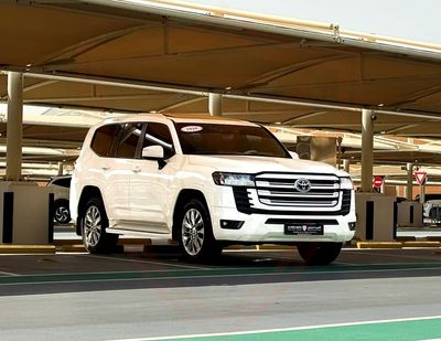 Toyota Land Cruiser GXR 3.5 L | | GCC | Accident-Free | In Excellent Condition | 4452 P.M