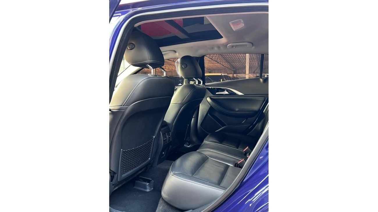 Infiniti Q30 Premium