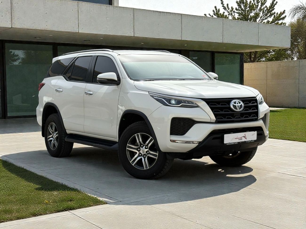 Toyota Fortuner TOYOTA FORTUNER EX-R 2.7L 4WD A/T | 2022 | GCC SPECS | AED 1,400 per month