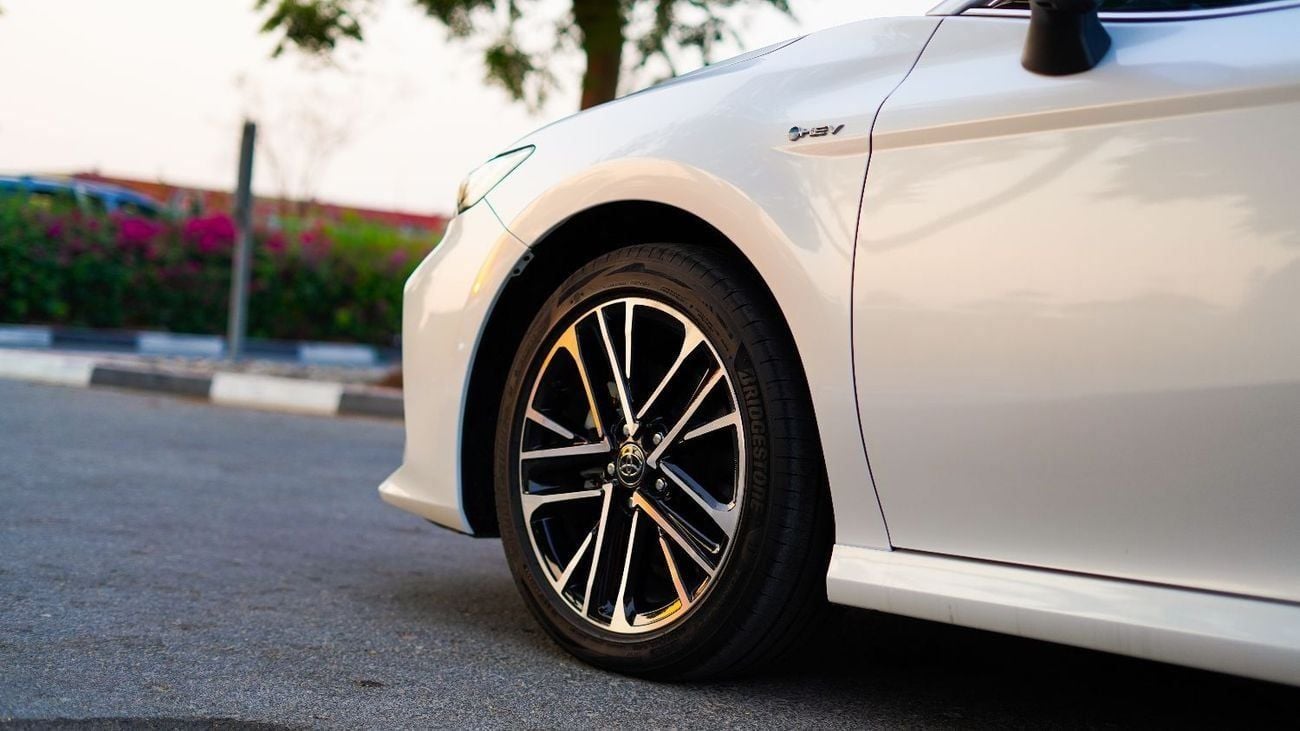 تويوتا كامري Limited 2.5L Hybrid