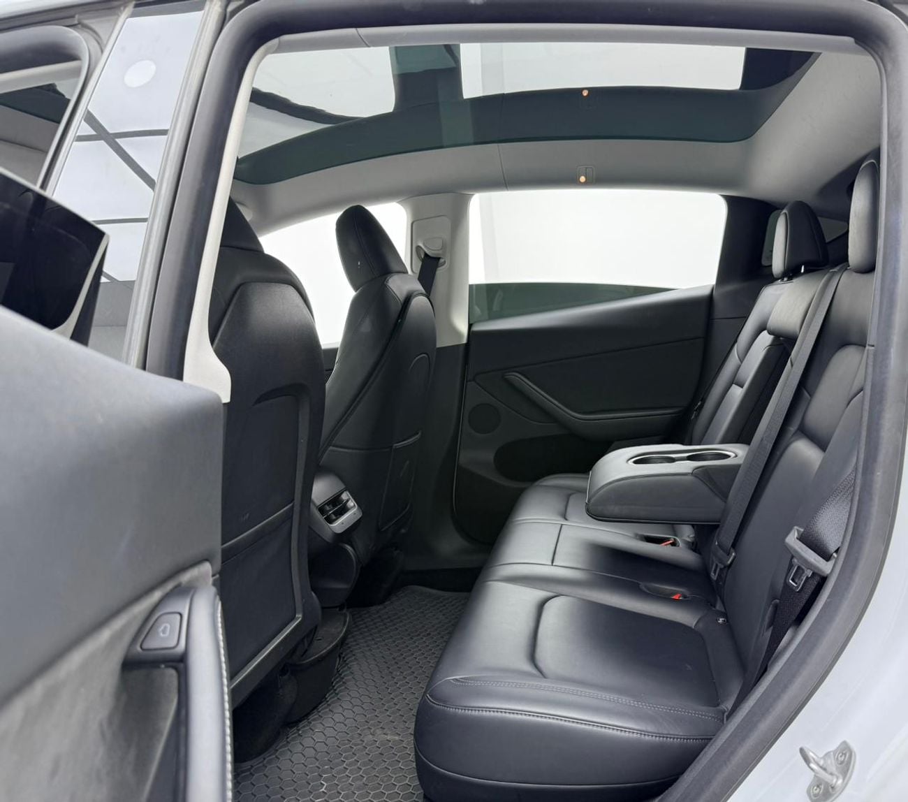 تسلا موديل Y LONG RANGE 2022 Tesla Model Y Long Range, Tesla Warranty+Full Tesla Service History, GCC Specs