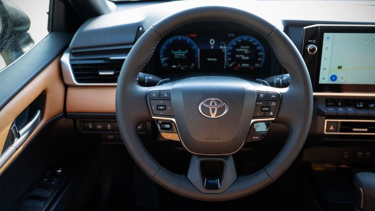 تويوتا كامري GLE 2.5L - Black Inside Yellow Brown