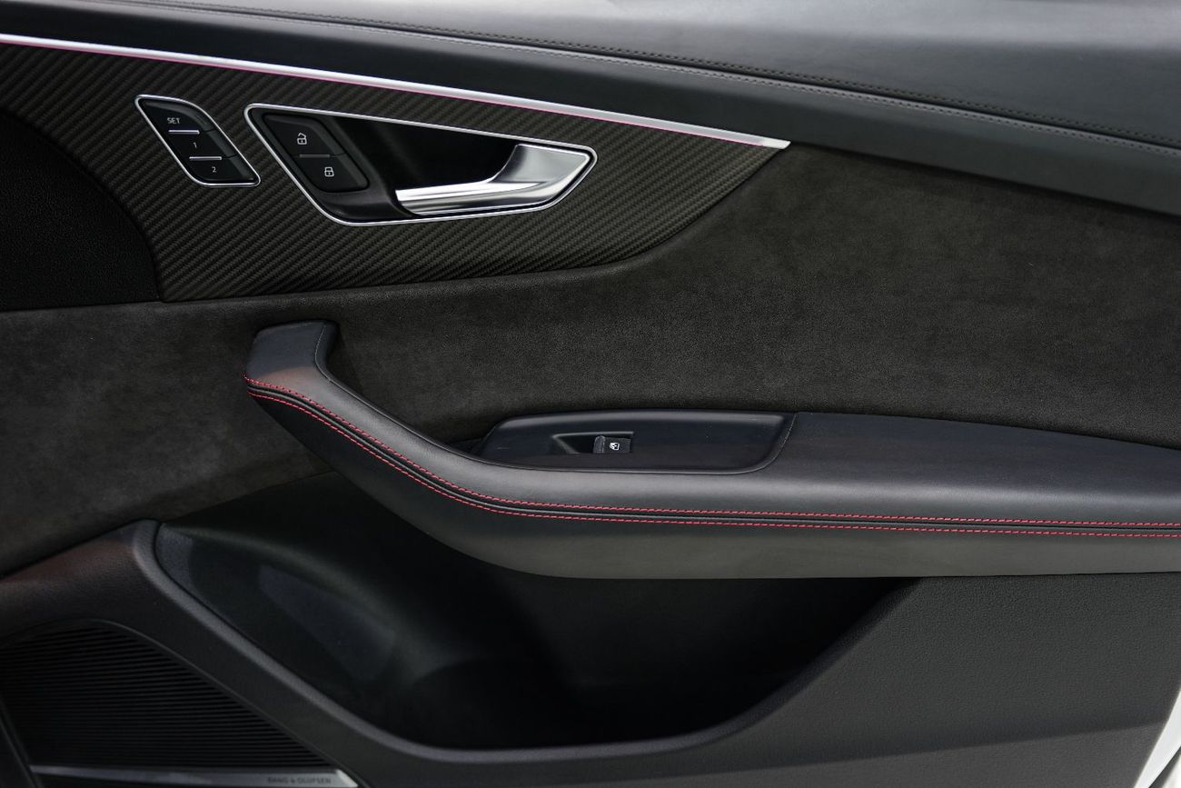 Audi RS Q8 TFSI quattro 4.0L Bang & Olufsen Audio, Carbon Fiber Inetrior, Panoramic Roof, Al Nabooda Service Pa