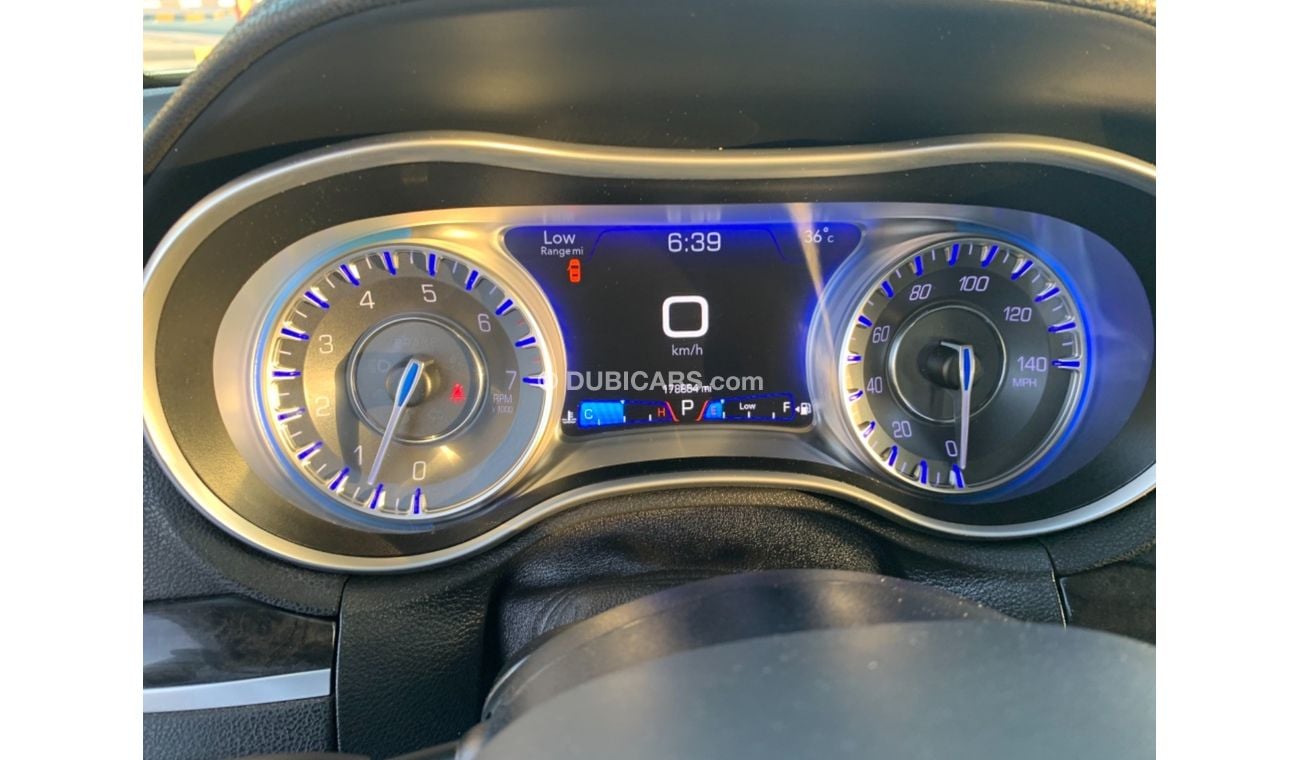 كرايسلر 300C CHRYSLER 300 Model 2016 very celen car.     Price 33,000 km 178,864  phone no 00971555363332   كرايس