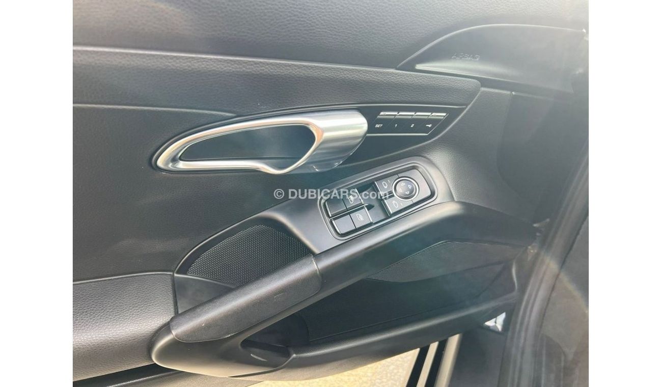 Porsche 718 Boxster 2017 Porsche 718 Boxster 2.0L