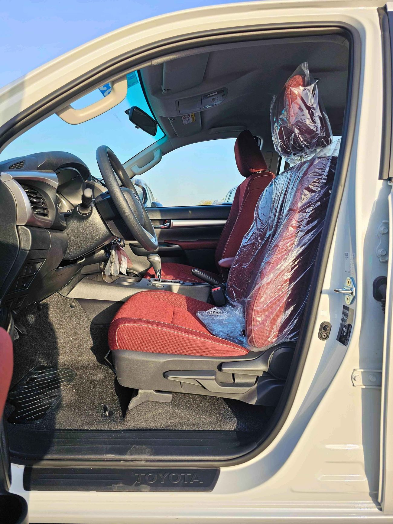 تويوتا هيلوكس GLXS-G SR5 | DOUBLE CABIN | A/T | 2.7L V4 PETROL | 4WD (CODE # GLXS-G)