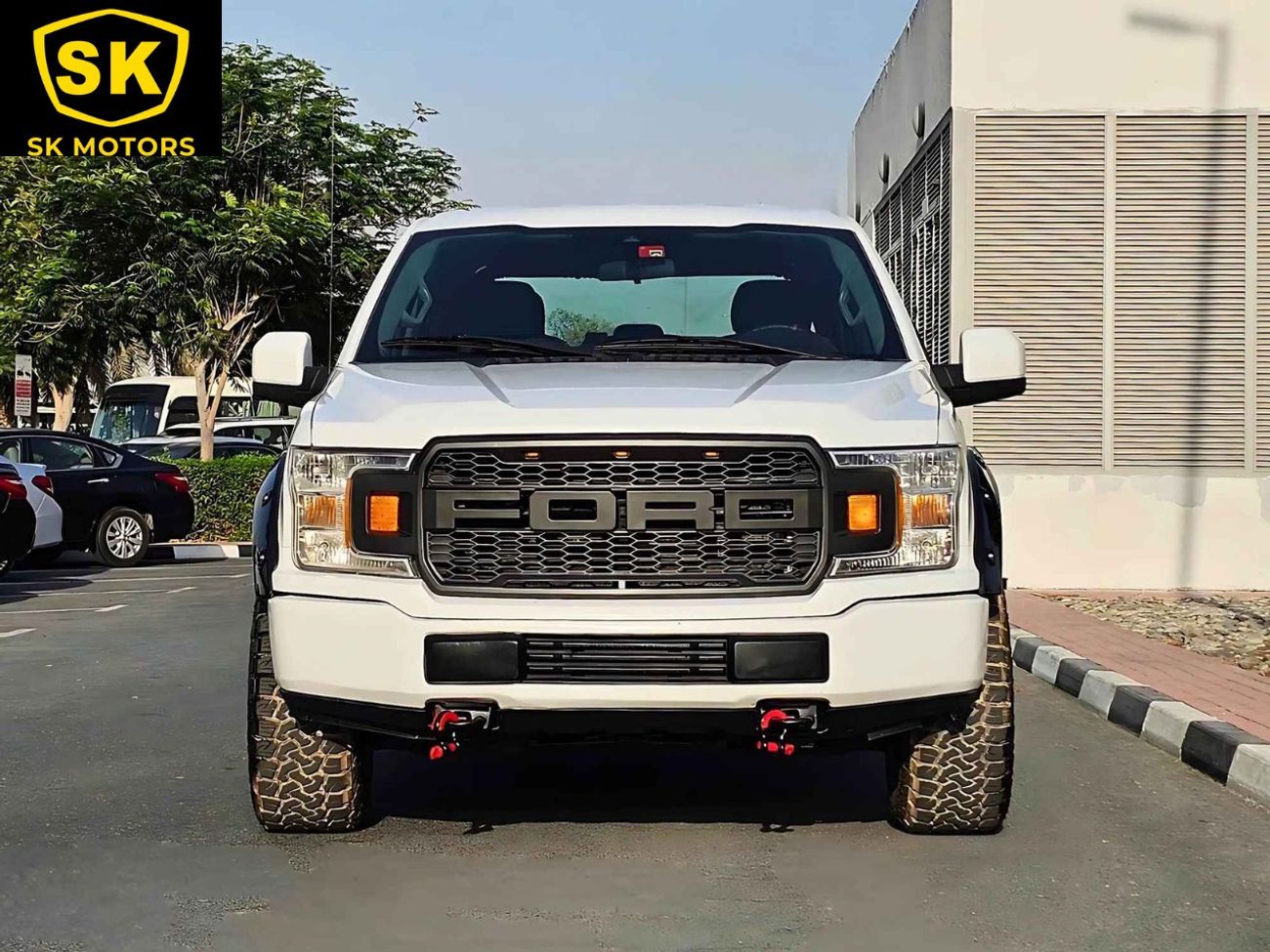 فورد F 150 XL/ GCC 4WD V8 5.0/ LOW MILEAGE/ METHOD RIMS/ NEW TYRES/ ROLL BAR/ LEATHER/ DVD CAMERA/ LOT#19551