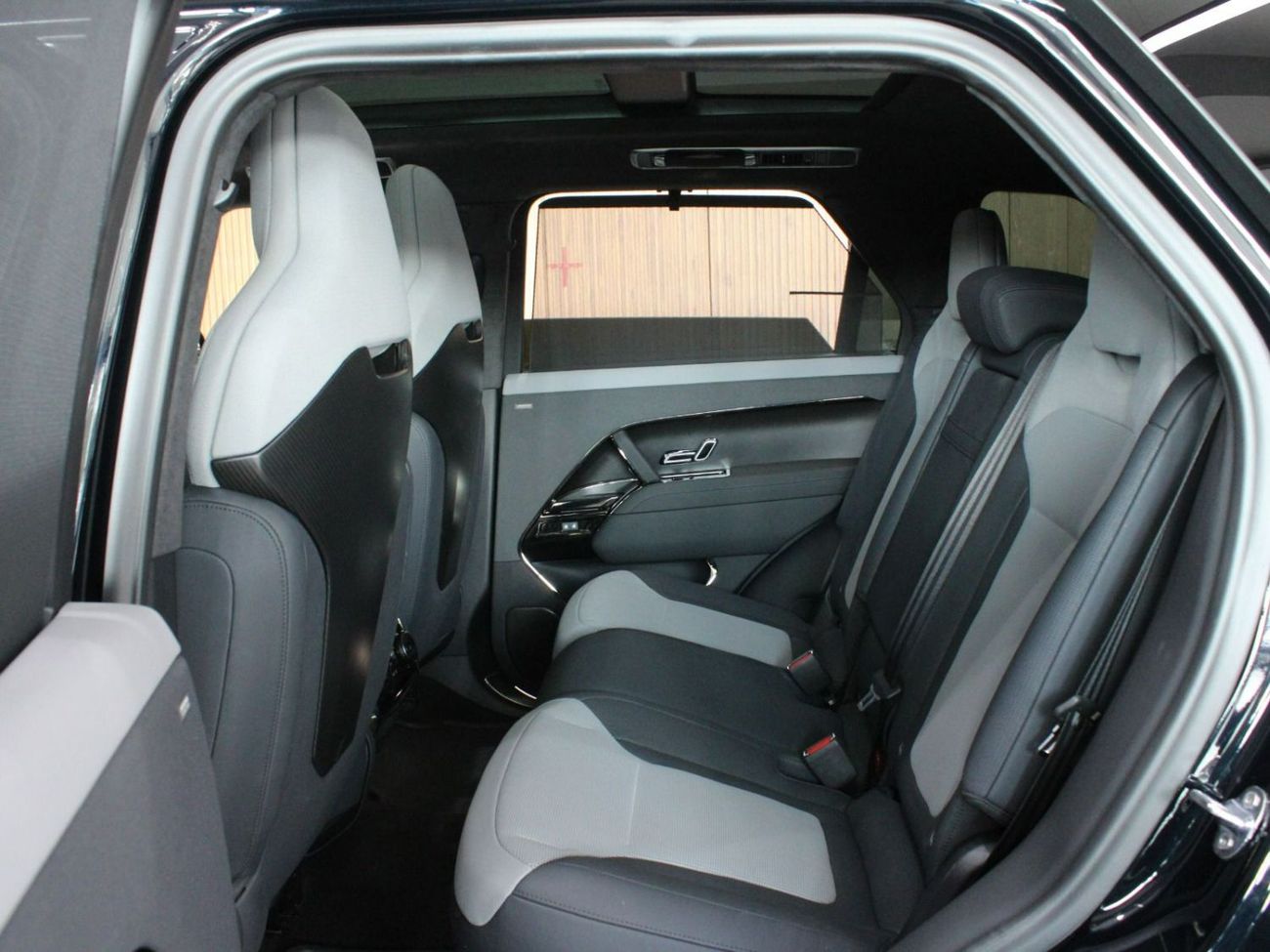 لاند روفر رينج روفر سبورت SV EDITION