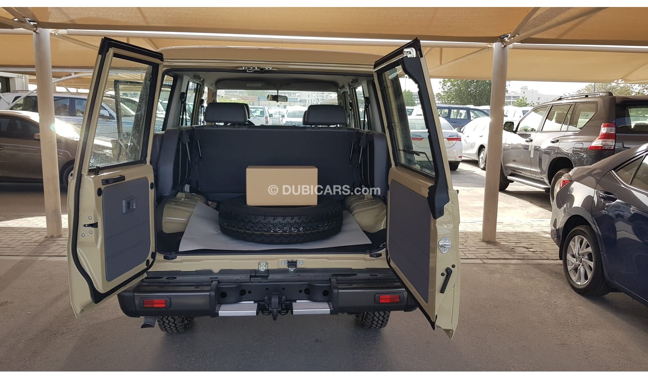Toyota Land Cruiser 4.2 L Hardtop 9 seater -  2018