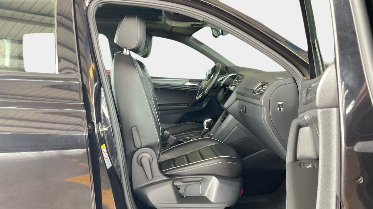 Volkswagen Tiguan R-LINE BLACK | Guaranteed Warranty | 0 Down Payment