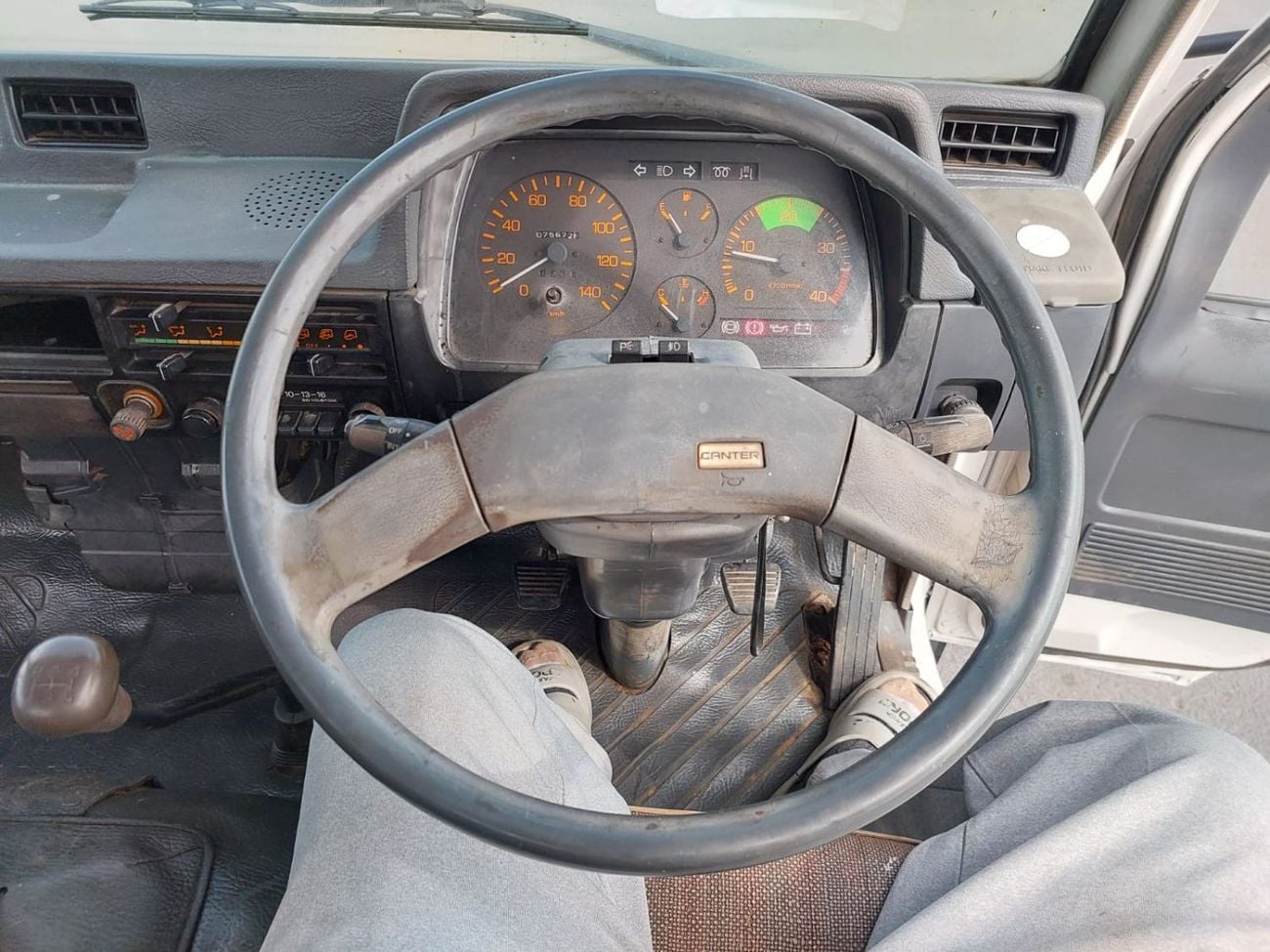 ميتسوبيشي فوسو كانتير (RAMADAN OFFER) MITSUBISHI CANTER TRUCK RHD 1988 MODEL 3.6 L DIESEL MANUAL(PM23190)