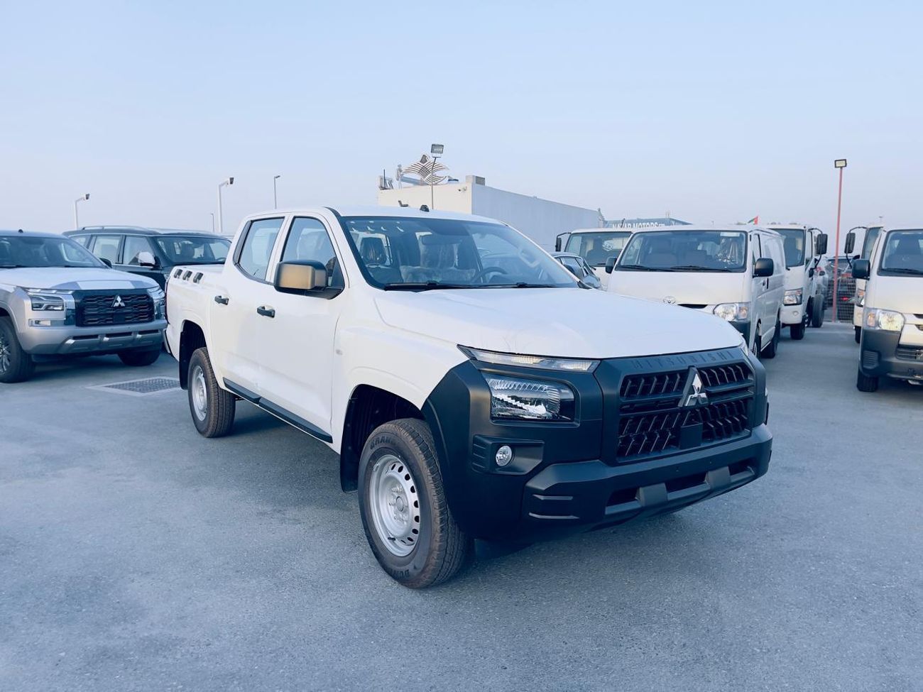 ميتسوبيشي L200 MITSUBISHI L200 GL 2.4L (128 HP) Double Cab Utility