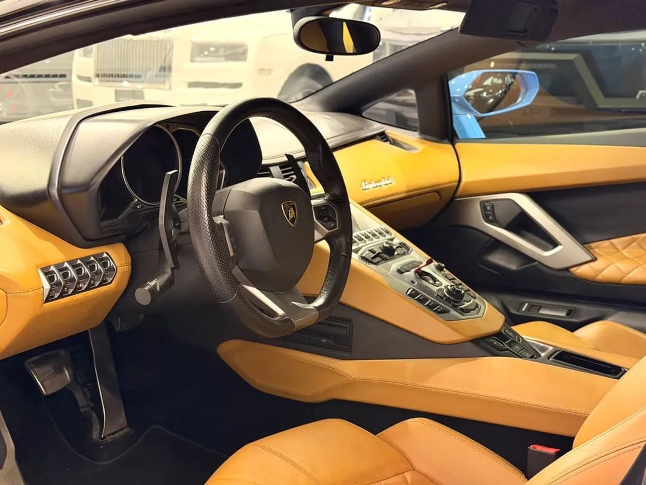 لامبورغيني أفينتادور LP 700-4 GCC Specs