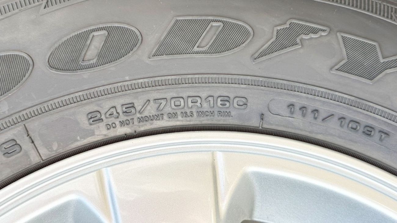 Isuzu D-MAX STD ISUZU/D-MAX/ISDM3 2.5L Diesel DC 4X4 PWR, Alloy Wheel, MT, Mid