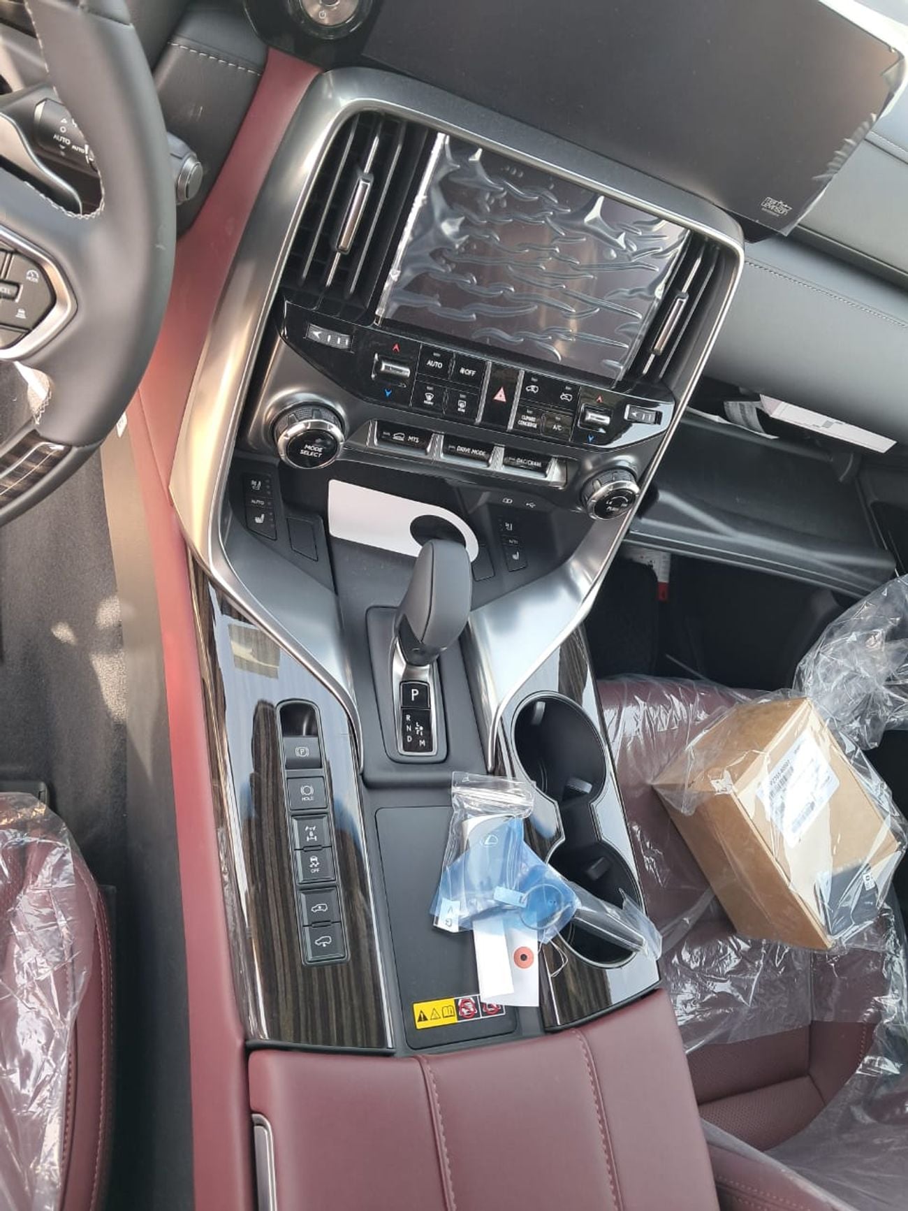 لكزس LX 700h SIGNATURE
