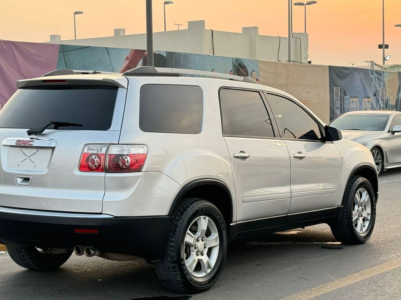 GMC Acadia In excellent condition and requires no expenses