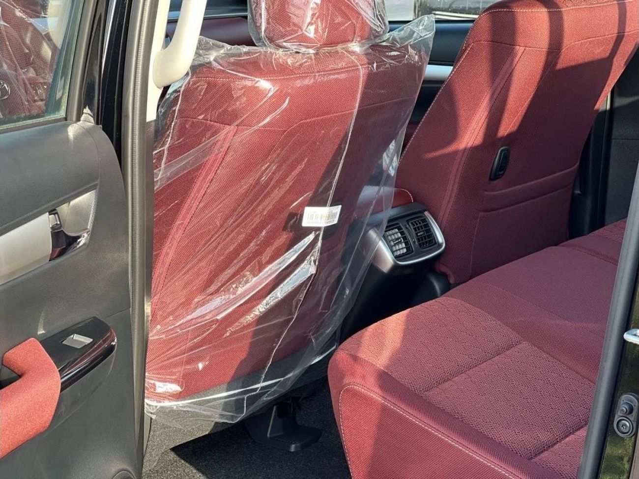 Toyota Hilux 2.7L PTR A/T // 2024 // MID HIGH OPTION WITH  SEATS VENTILATION , LED LIGHT , POWER WINDOWS // SPECI