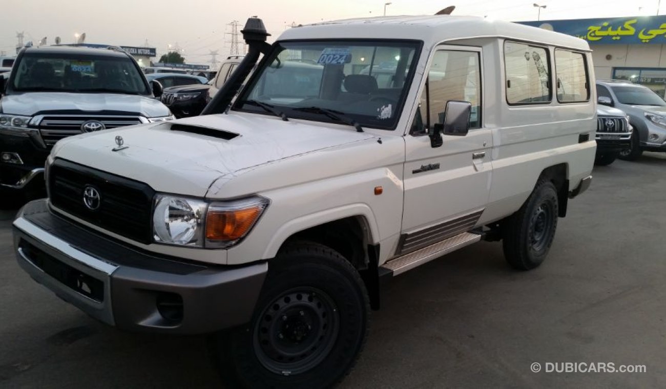 Toyota Land Cruiser Hard Top V8 3 DOOR WITH REAR SEATS 2023